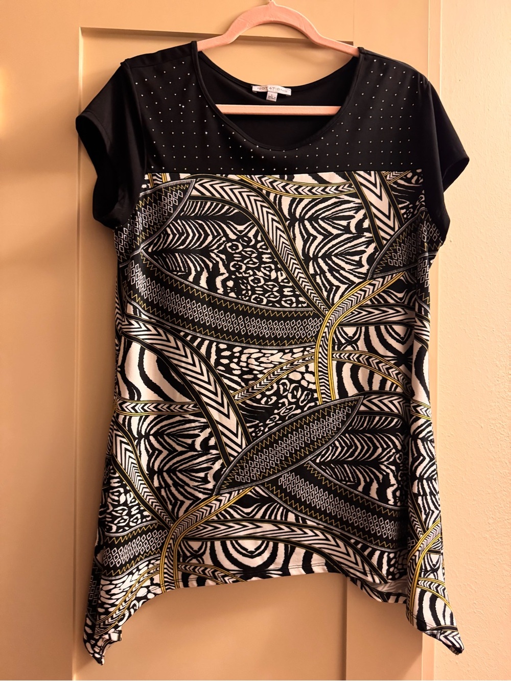 Notations Black Short Sleeve Tunic with White and Gold Pattern Sizr